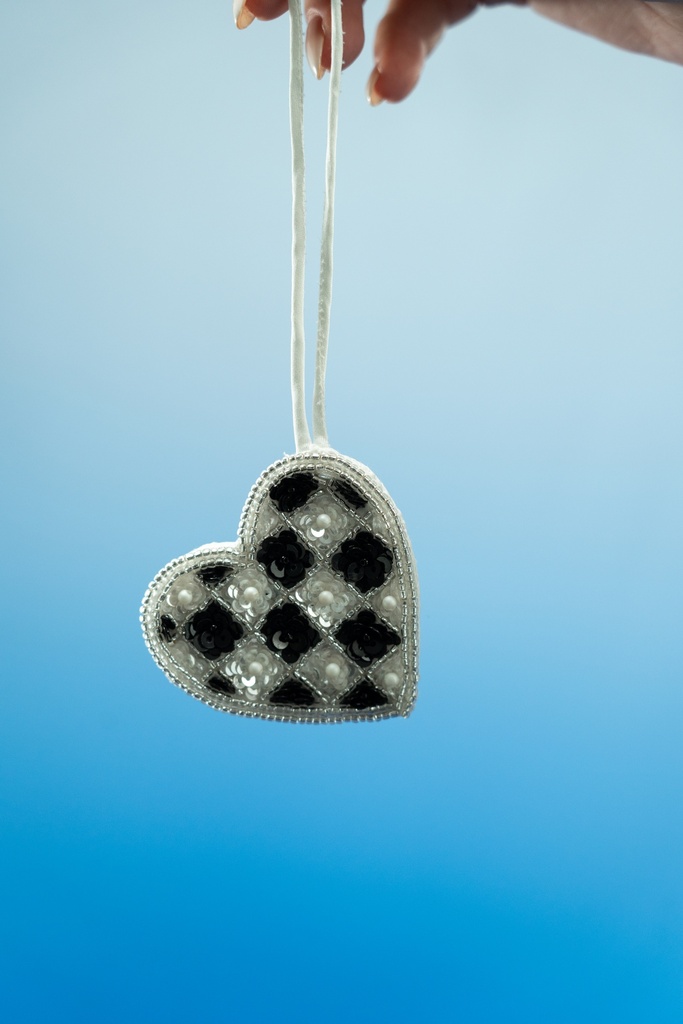 BLACK CHECKERED HEART