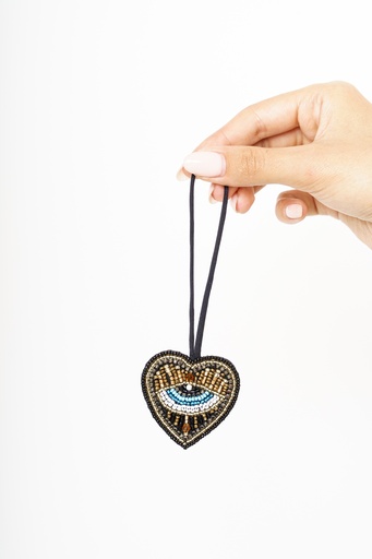 BLACK HEARTS EYE